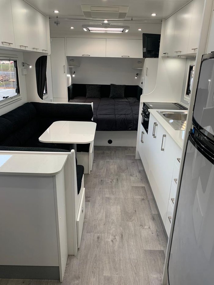 2018 New Age Caravans Manta Ray Mr19er