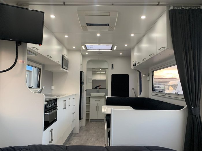 2018 New Age Caravans Manta Ray Mr19er