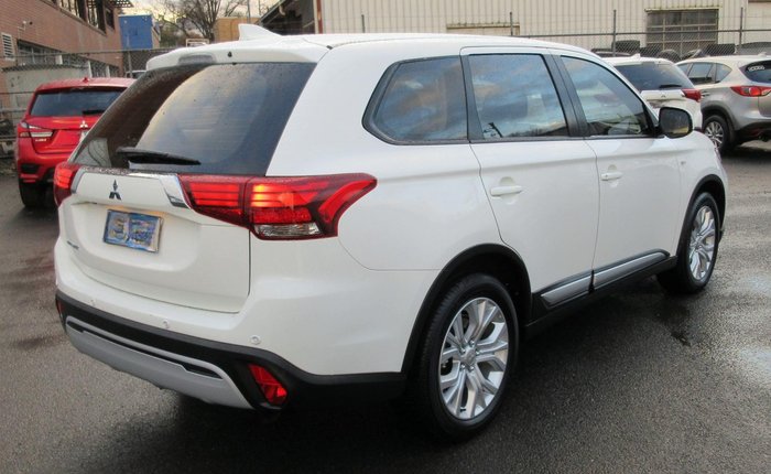 2021 Mitsubishi Outlander ES