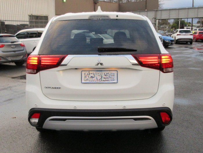 2021 Mitsubishi Outlander ES