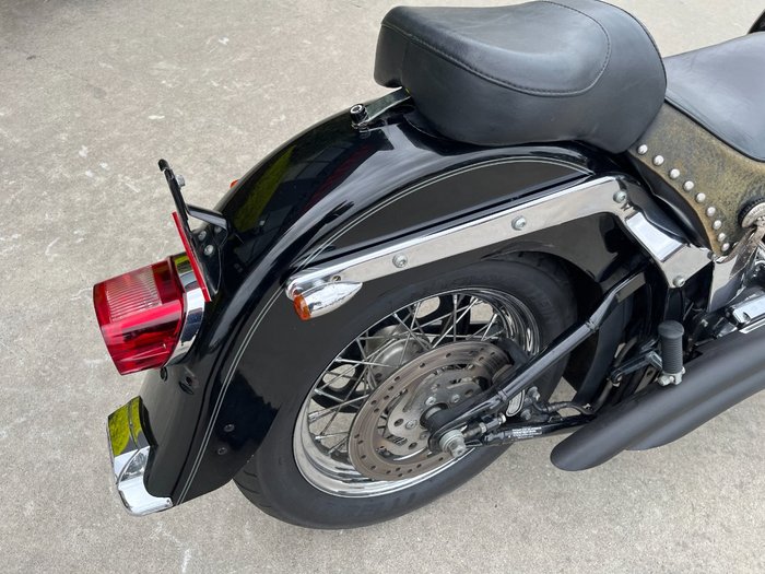 2005 HARLEY-DAVIDSON FLSTC HERITAGE SOFTAIL CLASSIC Black