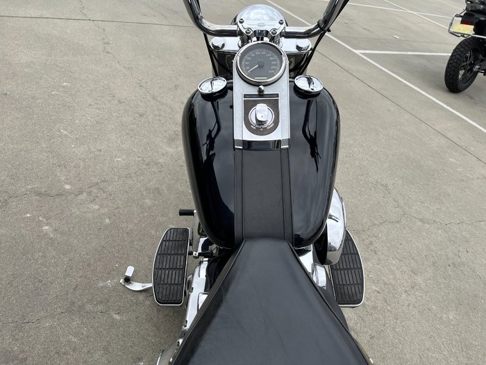 2005 HARLEY-DAVIDSON FLSTC HERITAGE SOFTAIL CLASSIC Black