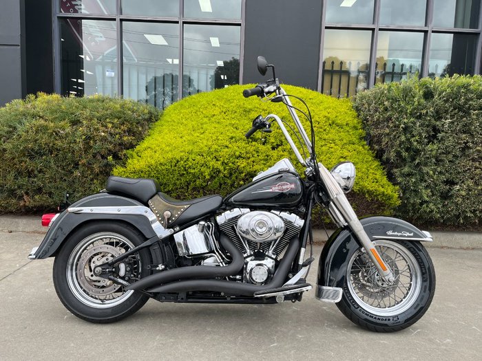 2005 HARLEY-DAVIDSON FLSTC HERITAGE SOFTAIL CLASSIC Black