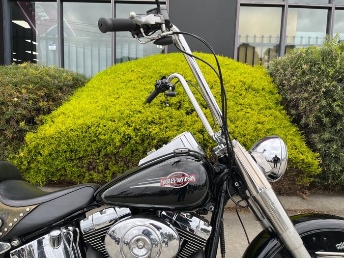 2005 HARLEY-DAVIDSON FLSTC HERITAGE SOFTAIL CLASSIC Black