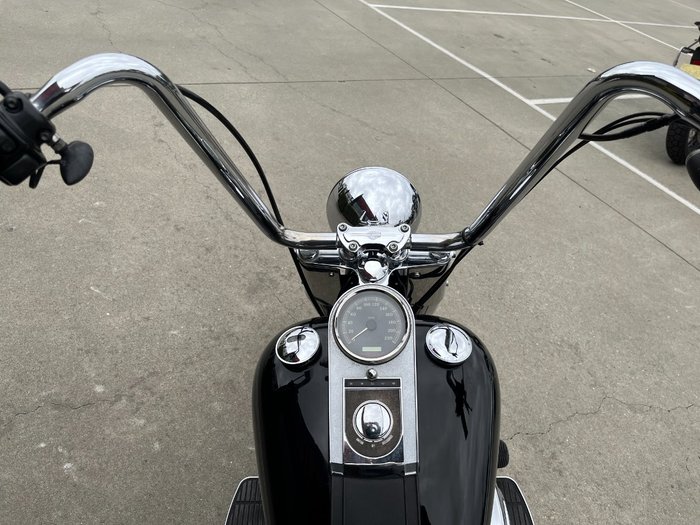2005 HARLEY-DAVIDSON FLSTC HERITAGE SOFTAIL CLASSIC Black