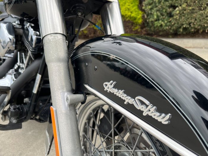 2005 HARLEY-DAVIDSON FLSTC HERITAGE SOFTAIL CLASSIC Black