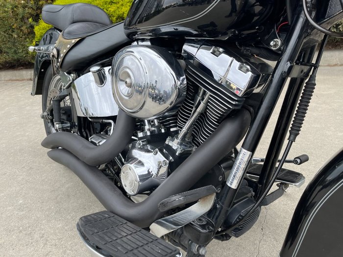 2005 HARLEY-DAVIDSON FLSTC HERITAGE SOFTAIL CLASSIC Black