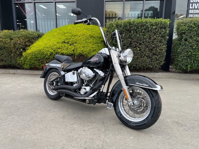 2005 HARLEY-DAVIDSON FLSTC HERITAGE SOFTAIL CLASSIC Black