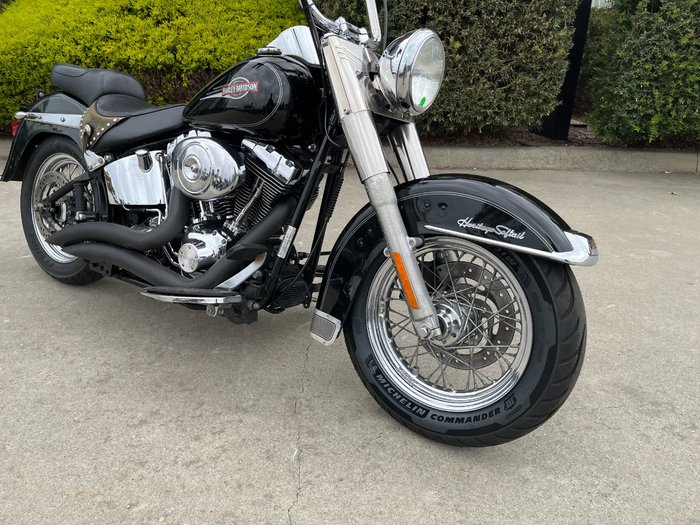 2005 HARLEY-DAVIDSON FLSTC HERITAGE SOFTAIL CLASSIC Black