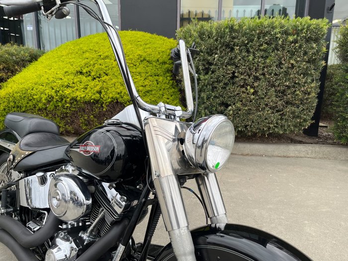 2005 HARLEY-DAVIDSON FLSTC HERITAGE SOFTAIL CLASSIC Black