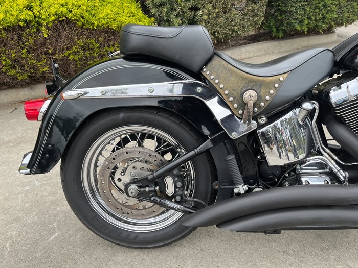 2005 HARLEY-DAVIDSON FLSTC HERITAGE SOFTAIL CLASSIC Black
