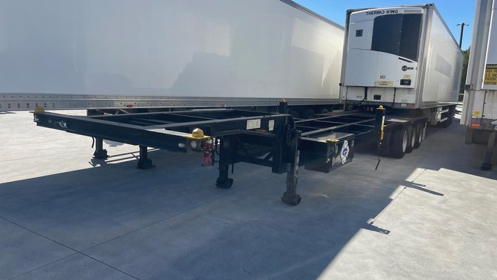 2013 Krueger 40' Drop Deck Skeletal Black