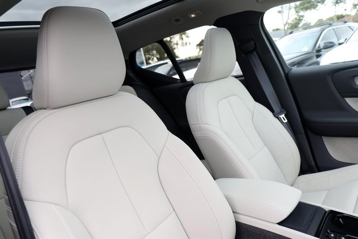 2024 Volvo XC40 Ultra B4 Dark
