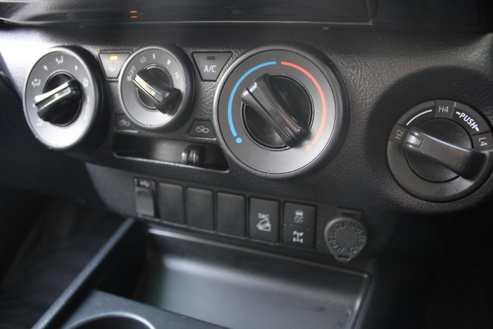 2022 Toyota Hilux SR
