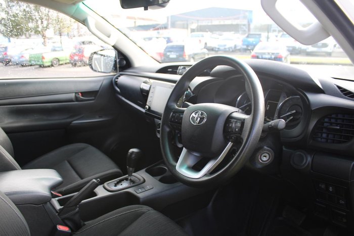 2022 Toyota Hilux SR
