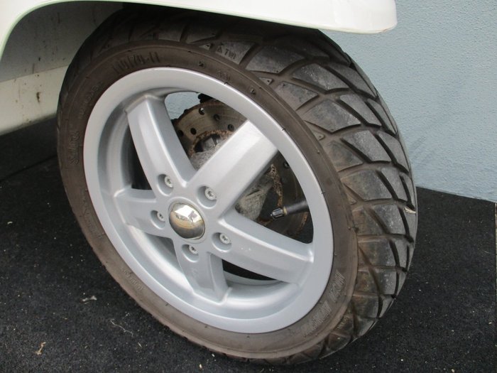 2012 VESPA LX 125 White