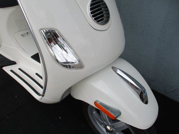 2012 VESPA LX 125 White