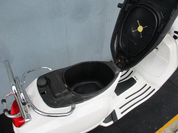 2012 VESPA LX 125 White