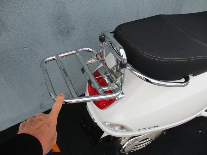 2012 VESPA LX 125 White