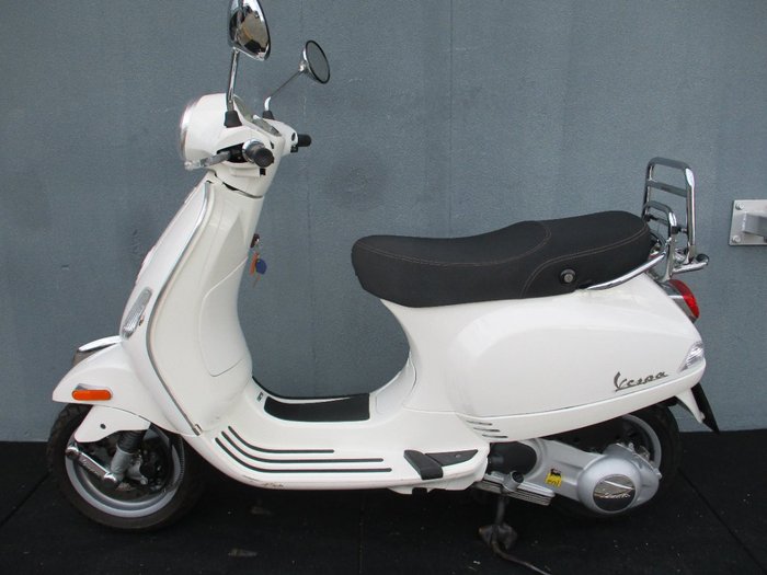 2012 VESPA LX 125 White