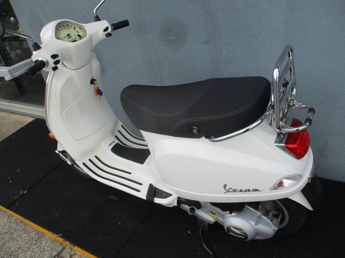 2012 VESPA LX 125 White