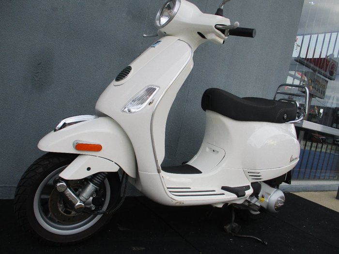 2012 VESPA LX 125 White