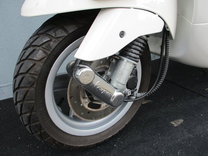 2012 VESPA LX 125 White