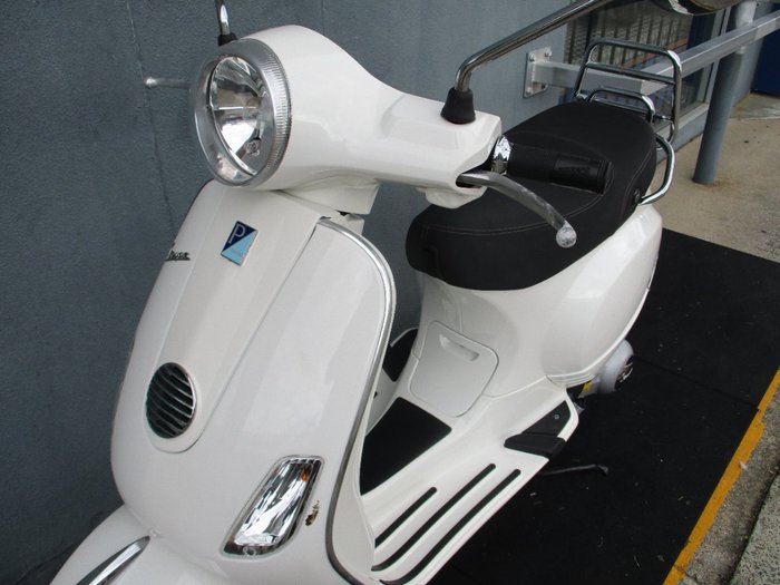 2012 VESPA LX 125 White