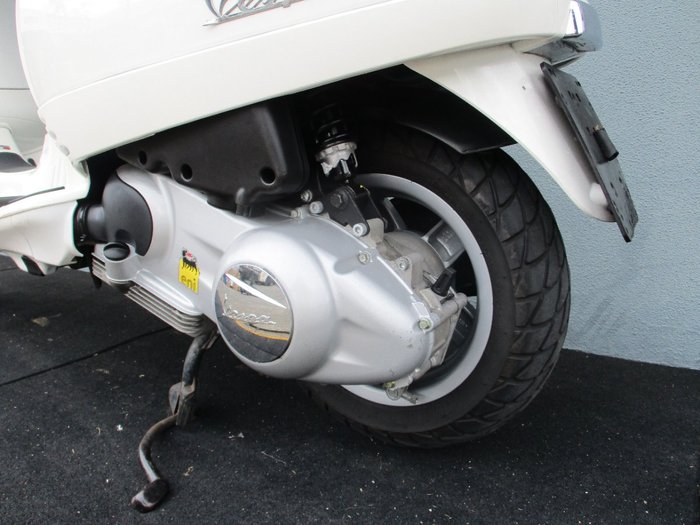 2012 VESPA LX 125 White