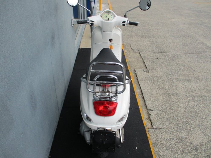 2012 VESPA LX 125 White