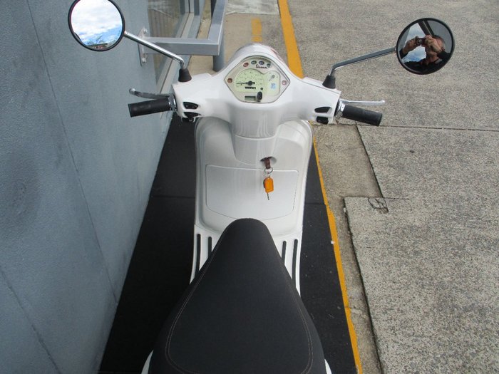 2012 VESPA LX 125 White