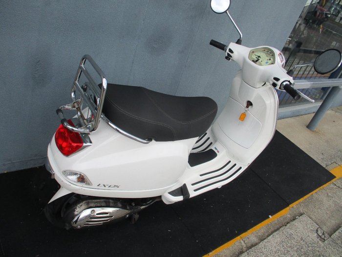 2012 VESPA LX 125 White