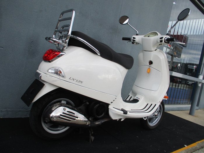 2012 VESPA LX 125 White
