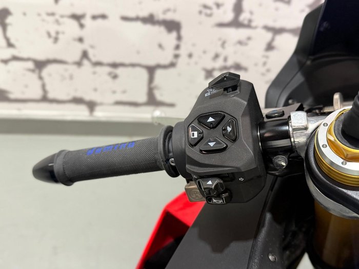 2021 Aprilia RSV4 1100 Factory RSV4