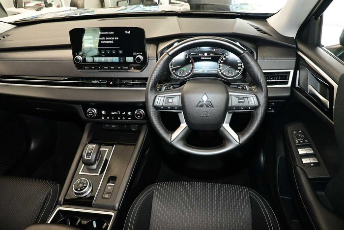 2024 Mitsubishi Outlander LS