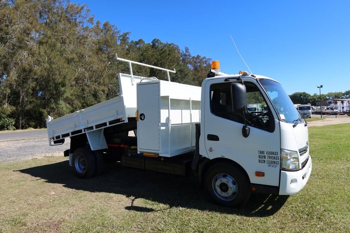 2015 Hino 300 Series - 917 Mwb