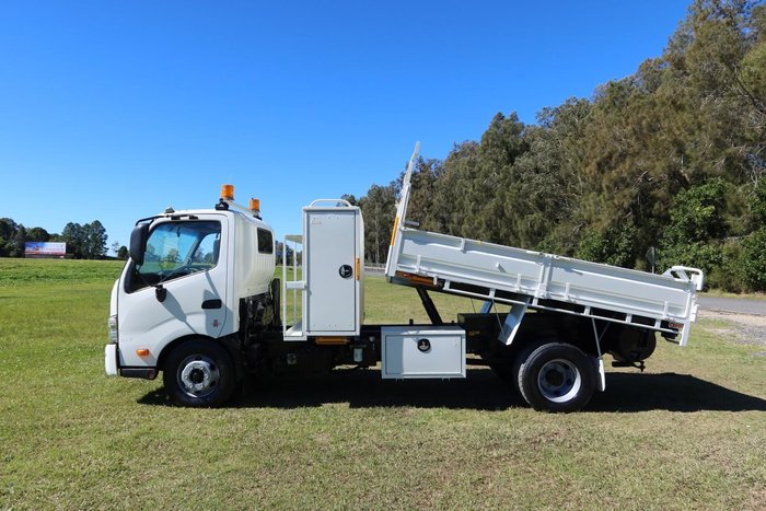2015 Hino 300 Series - 917 Mwb