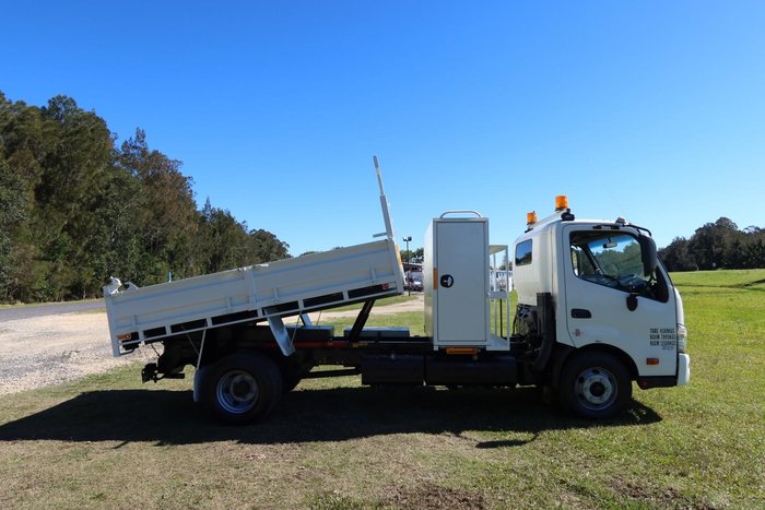 2015 Hino 300 Series - 917 Mwb