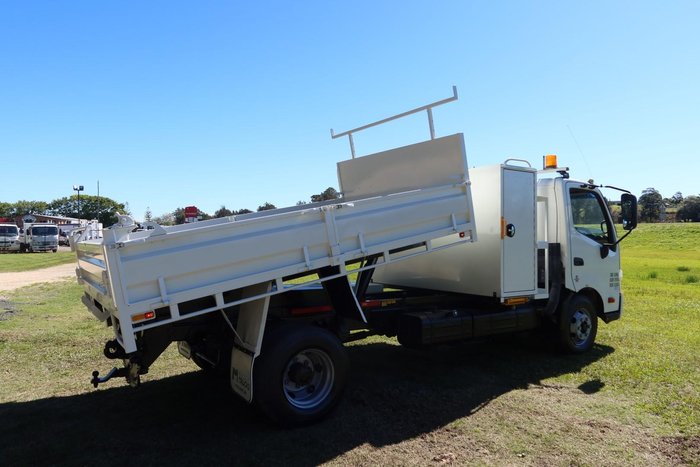 2015 Hino 300 Series - 917 Mwb