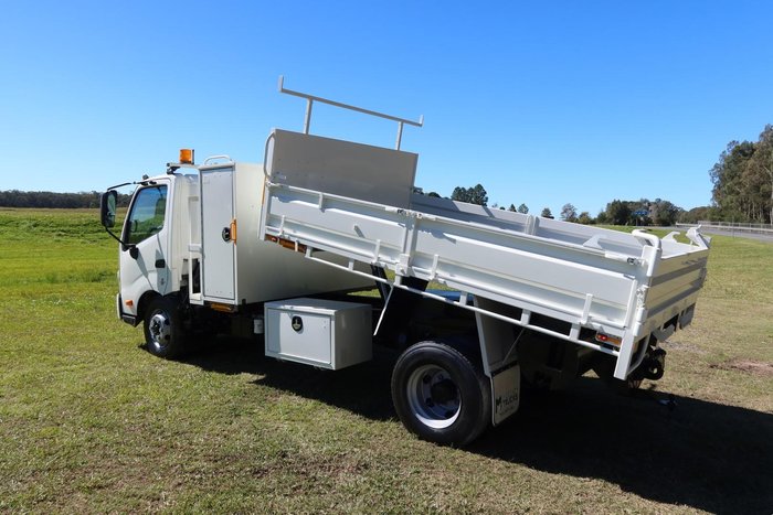 2015 Hino 300 Series - 917 Mwb