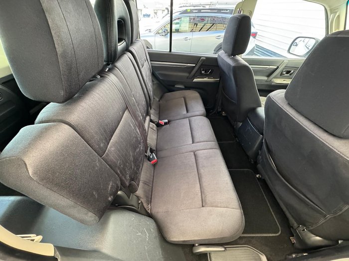 2015 Mitsubishi Pajero GLX