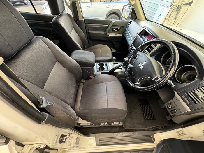 2015 Mitsubishi Pajero GLX