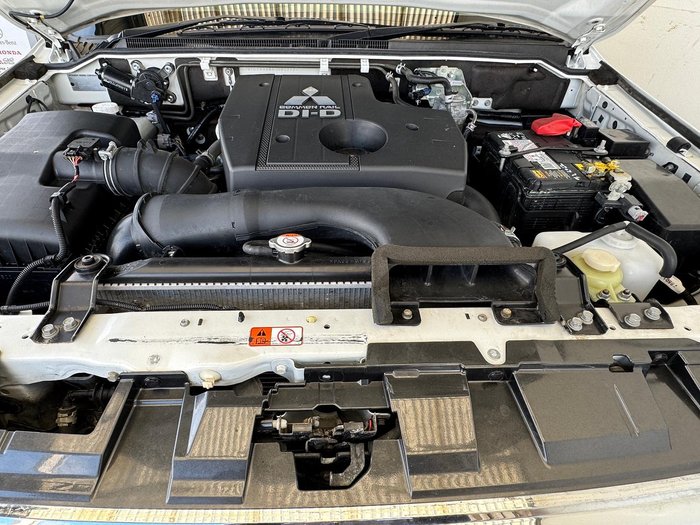 2015 Mitsubishi Pajero GLX