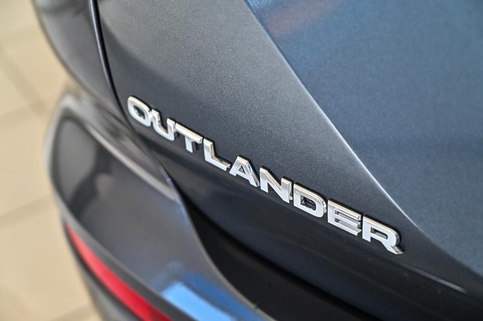 2024 Mitsubishi Outlander LS