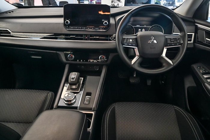 2024 Mitsubishi Outlander LS