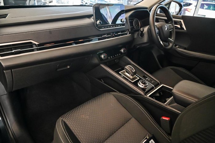 2024 Mitsubishi Outlander LS