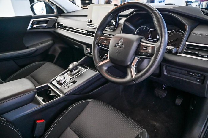 2024 Mitsubishi Outlander LS