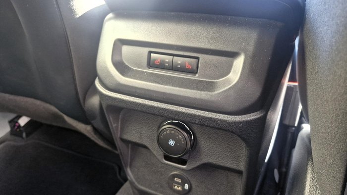 2024 Ford Everest Platinum