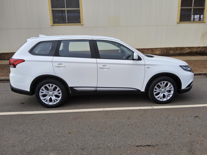 2020 Mitsubishi Outlander ES ZL MY21 White