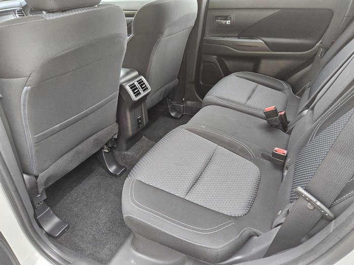 2020 Mitsubishi Outlander ES ZL MY21 White